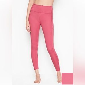 VICTORIA'S SECRET
Essential Pocket Legging